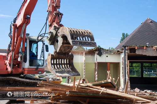 挖掘機(jī)在建筑拆除中的應(yīng)用與安全規(guī)范