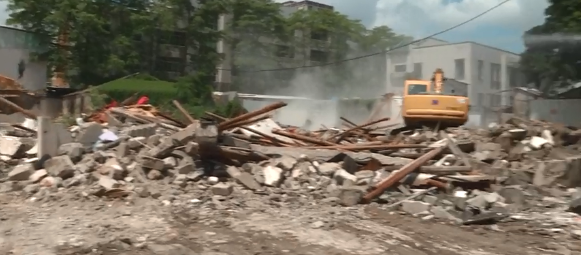 澄海區(qū)強(qiáng)力整治違規(guī)建筑 拆除7.336畝違規(guī)建筑物，涉及29戶